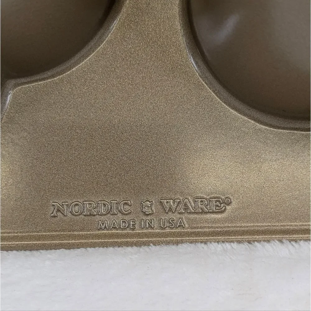 Nordic Ware Great Pumpkin Pan